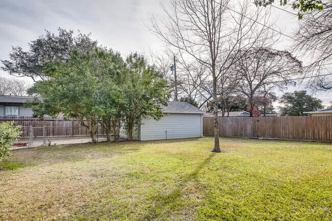 Building Photo - Charming 2 BR / 1 Bath in highly desirable Terrell Heights of San Antonio!