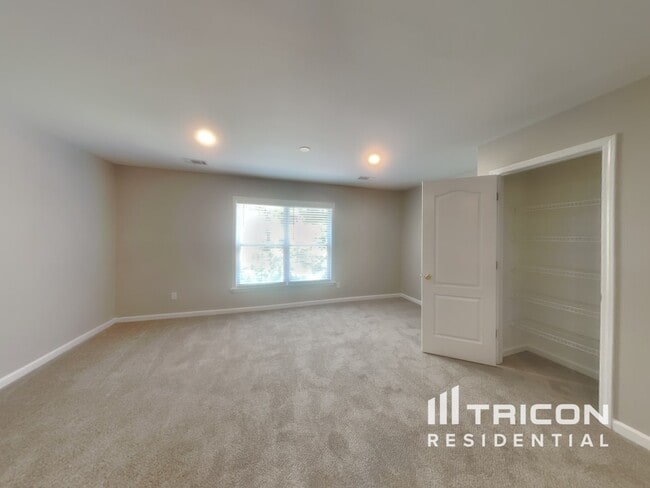 Building Photo - 5371 Lakerock Dr SW