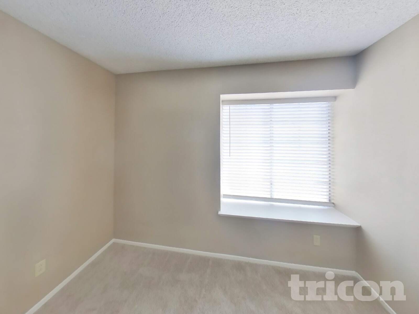 Building Photo - 733 Reagan Dr