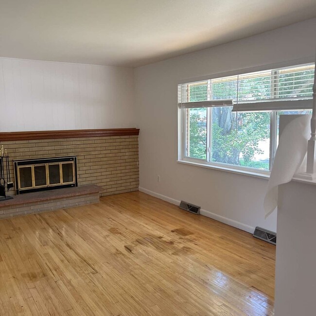 Building Photo - 2721 Meadowlark Ave