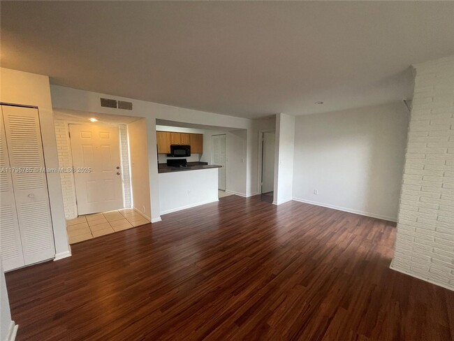 Building Photo - 1283 SW 46th Ave