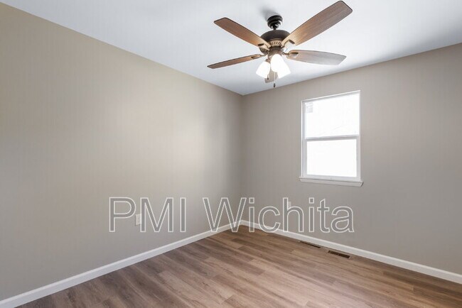 Building Photo - 1147 Inverness Dr