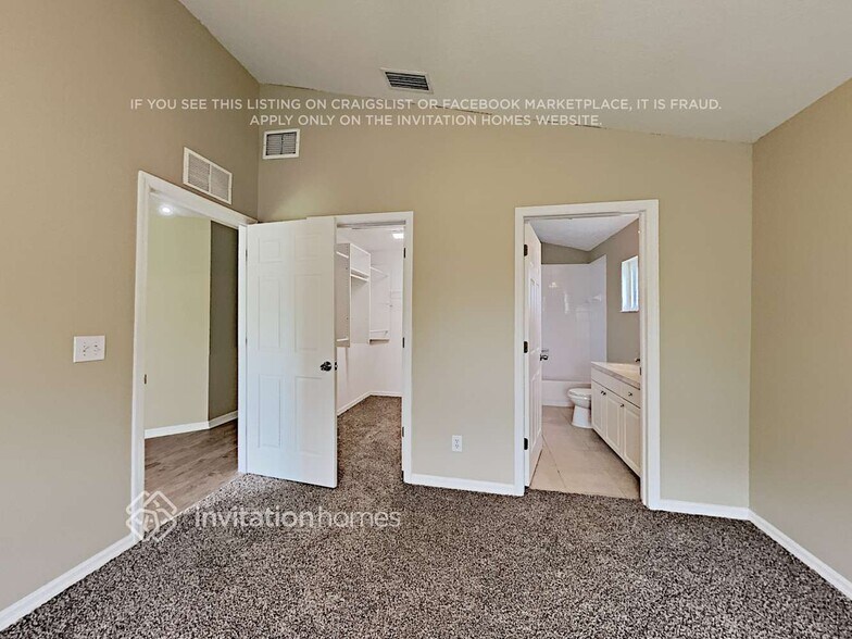 Building Photo - 5816 33rd Dr E