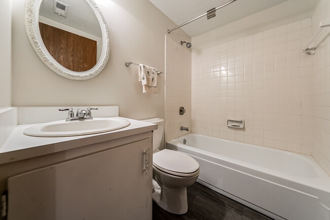 Building Photo - 1930 King James Pkwy