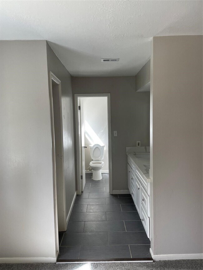 Building Photo - 24118 Spring Mill Ln