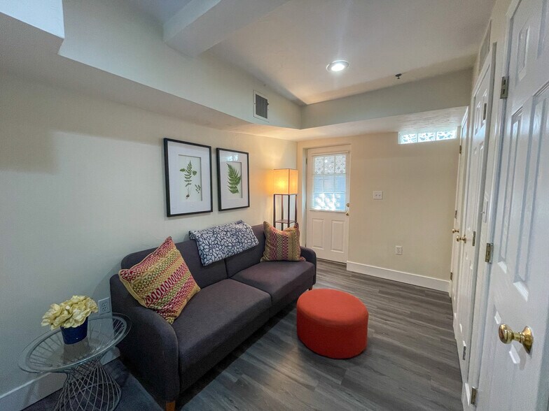 Building Photo - 23 Jay St