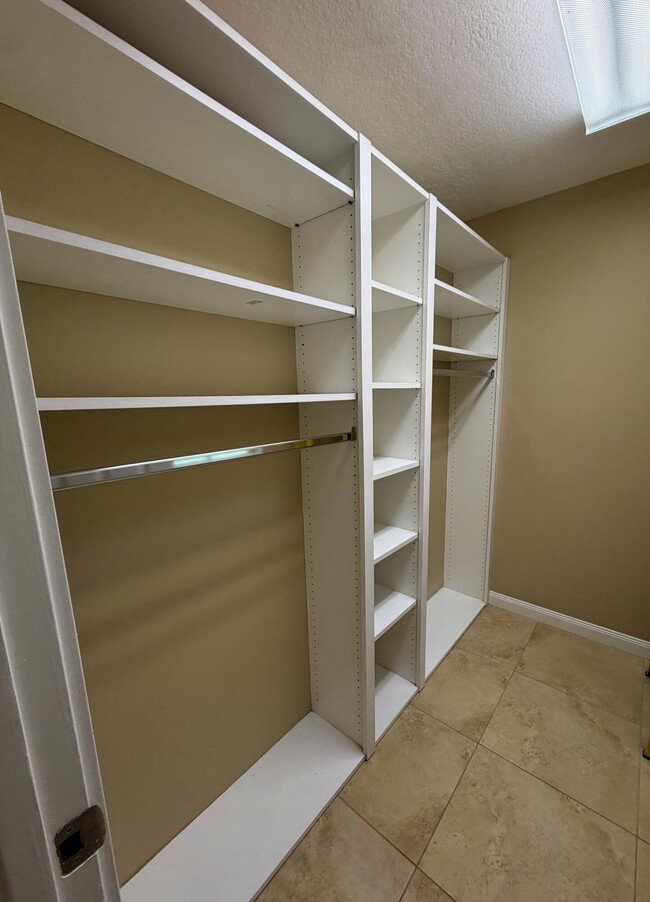 Building Photo - 1605 Jeaga Dr