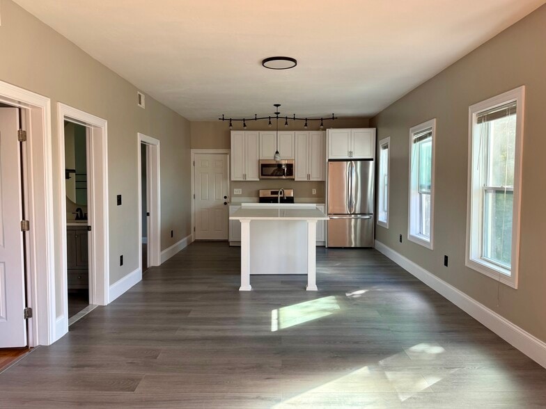 Primary Photo - 615 N Montello St