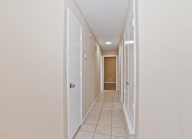 Building Photo - 8117 Foxfire Ln