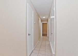 Building Photo - 8117 Foxfire Ln