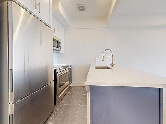 Building Photo - 2 bedroom in Brooklyn NY 14207