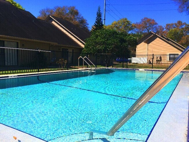 Building Photo - 2558 W Bird St