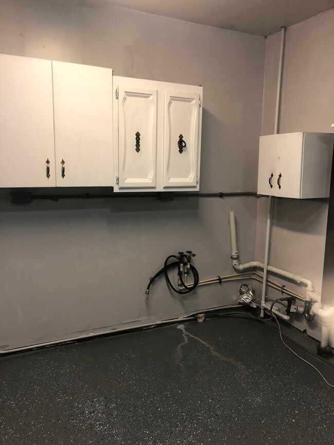 Building Photo - 8214 Shibler Dr