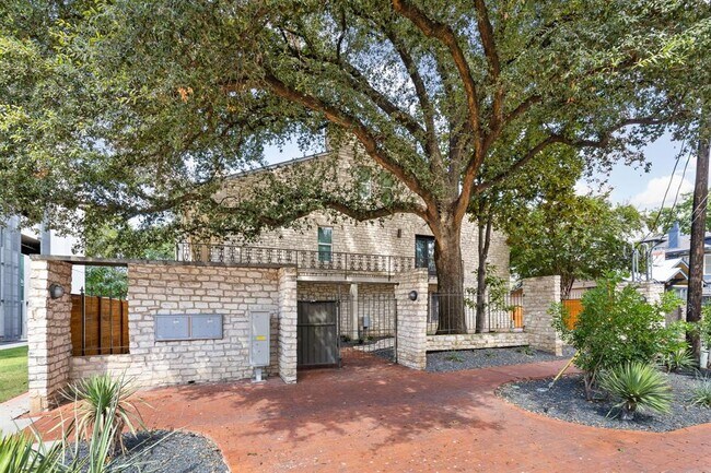 Primary Photo - 706 West Ave