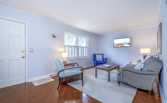 Building Photo - 1439 Glencoe Dr