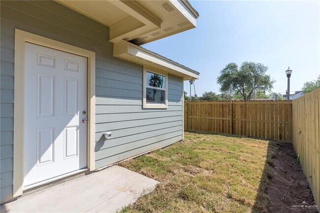 Building Photo - 30 N Texas Ave