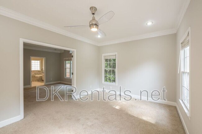 Building Photo - 1512 Fallen Leaf Dr SW