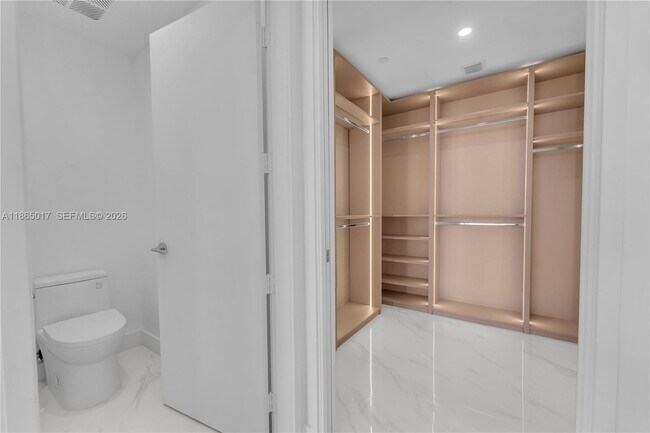 Building Photo - 700 NE 24th St