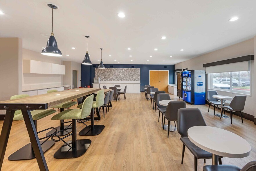 Building Photo - Furnished Studio-Trimark University Housing Hotel