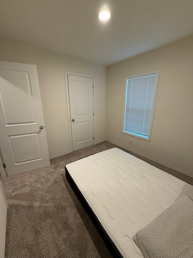 Building Photo - Brand new home, short or mid term rental, furnished or unfurnished!