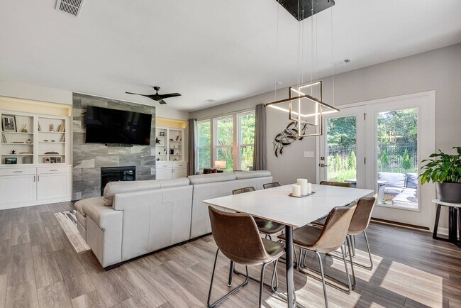 Building Photo - Bright, Modern, Spacious 4bd/3ba Home in Prime Scottdale Location