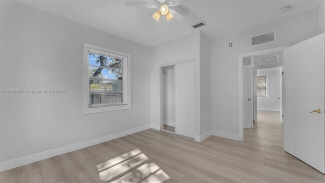 Building Photo - 4651 NW 23rd Ct