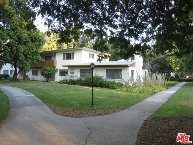 Primary Photo - 5180 Village Green