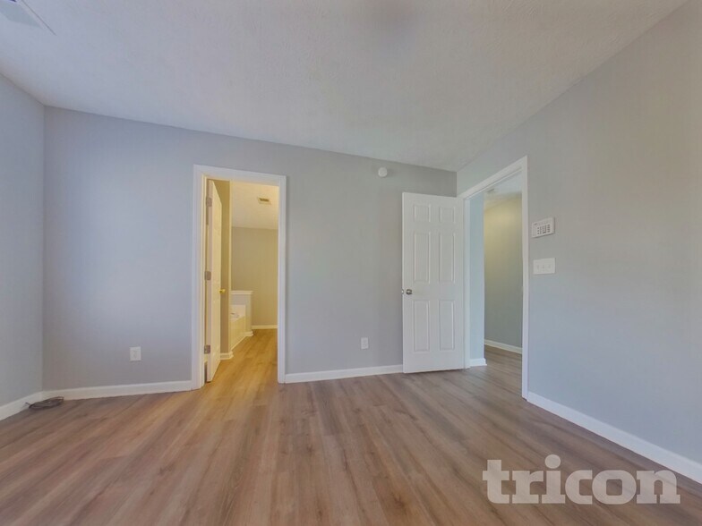 Building Photo - 878 Crestworth Crossing