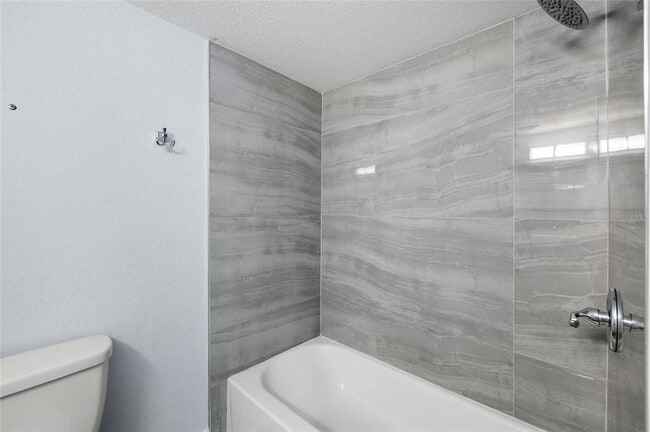 Building Photo - 2606 W Henry Ave