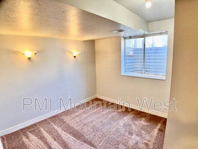 Building Photo - 130 W 1225 N