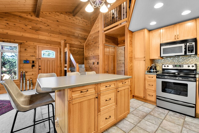 Building Photo - 30666 Sun Creek Dr