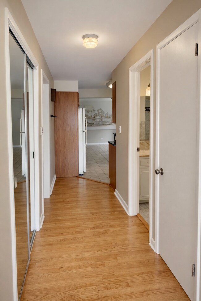 Building Photo - 8604 W Carmen Ave