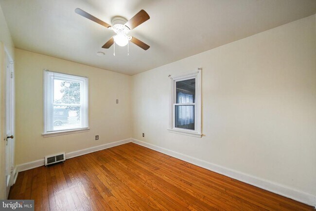Building Photo - 624 Armstrong Ave