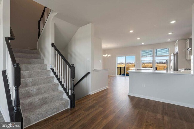 Building Photo - 462 Tiller St