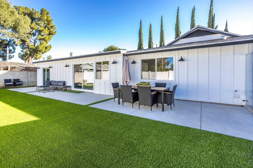 Building Photo - 19119 Ingomar St