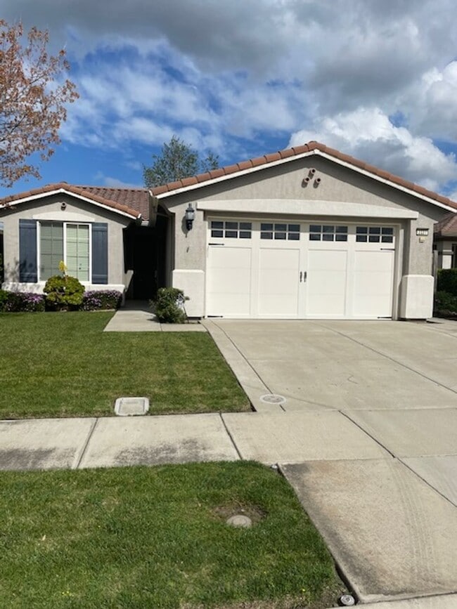 Building Photo - ****COMING SOON****Charming 2-Bed, 2-Bath Home in Del Webb at Woodbridge – 55+ Active Community!