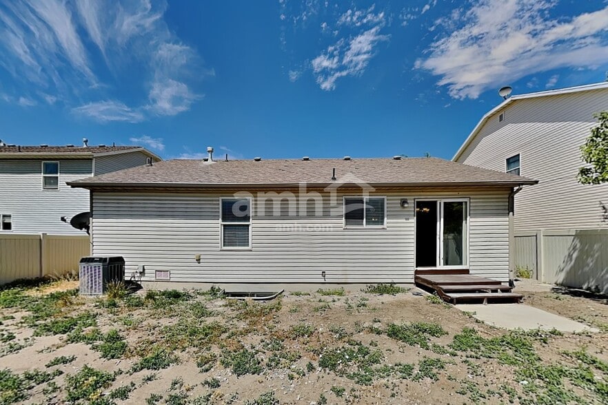 Building Photo - 4384 Maple Dr