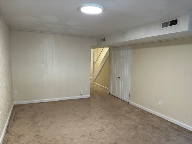 Building Photo - 1126 Rue La Chelle Walk