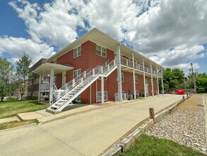 Building Photo - 218 N Hyland Ave