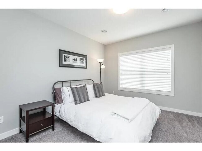 Building Photo - 1499 Belvior Ln NE