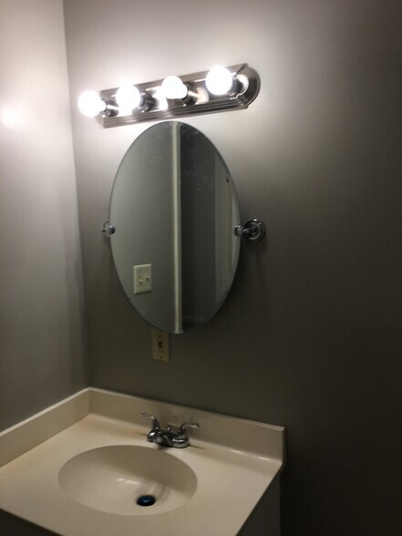 Building Photo - 140 Lake Concord Rd NE #D11