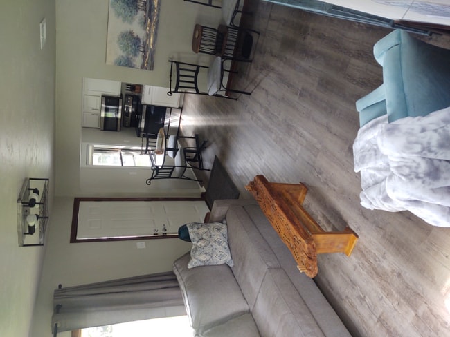 Living Room - 2424 S Memorial Dr