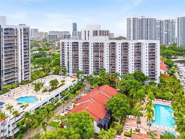 Building Photo - 3610 Yacht Club Dr