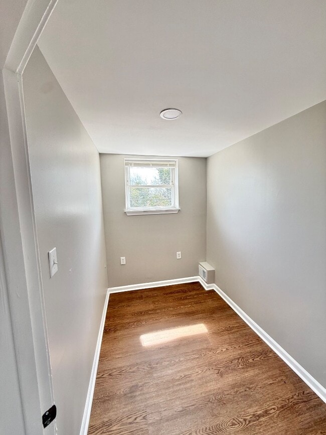 Building Photo - 3427 Ravenwood Ave