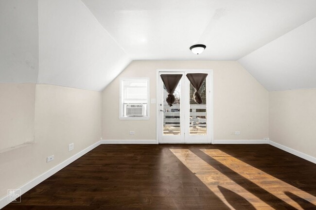 Building Photo - 164 Oak St