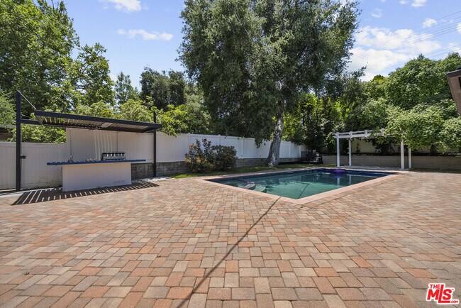 Building Photo - 4825 San Feliciano Dr