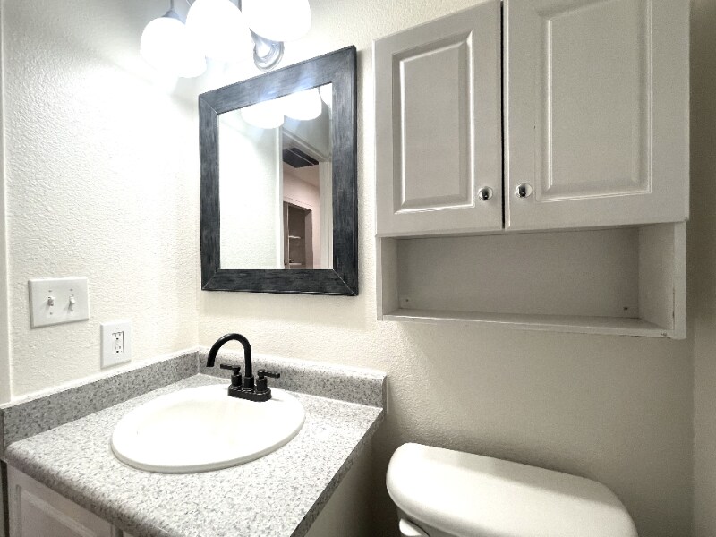 Building Photo - 100 Opalite Ct