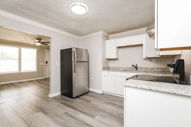 Building Photo - 7728 Aurora Dr