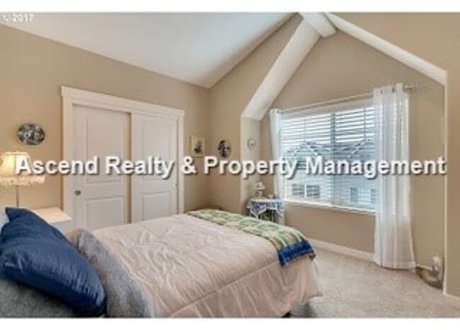 Building Photo - **Move In Special** Heart of Hillsboro HiTech 3 Bed Townhome Attached Garage 1 Small Pet w/Pet Rent