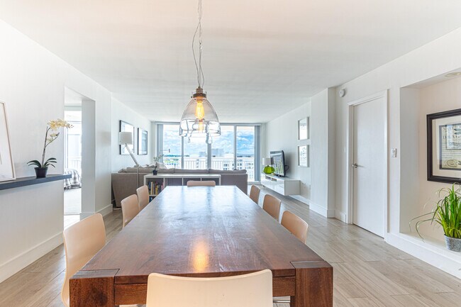 Building Photo - 3546 S Ocean Blvd